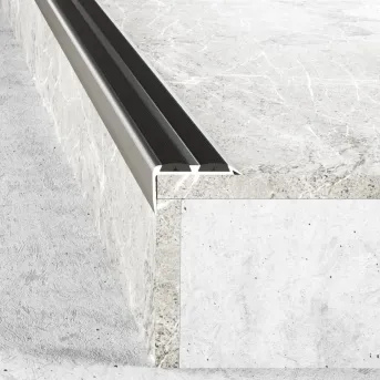Kątownik z wkładką antypoślizgową - Anoda srebro - Aluminium anodowane