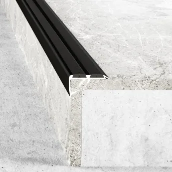 Kątownik z wkładką antypoślizgową - Anoda czarna - Aluminium anodowane